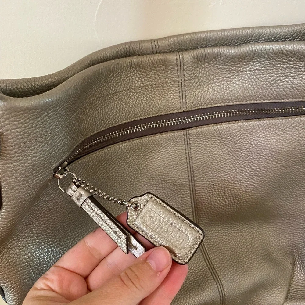 COACH HOBO METALLIC SILVER PEBBLED LEATHER SHOULDER BAG